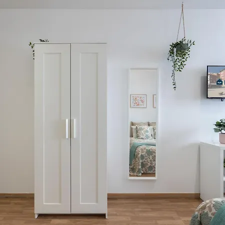 Enchanting Unique Flat - Ace Location Apartment *
