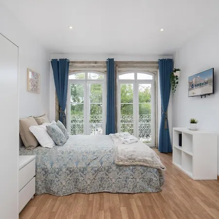 Enchanting Unique Flat - Ace Location Apartment *