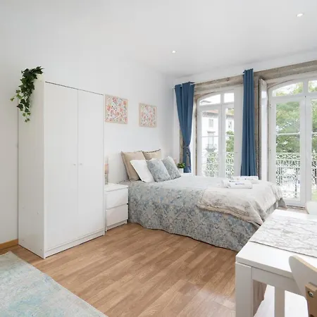 Enchanting Unique Flat - Ace Location Apartment