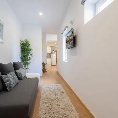 Enchanting Unique Flat - Ace Location Apartment *